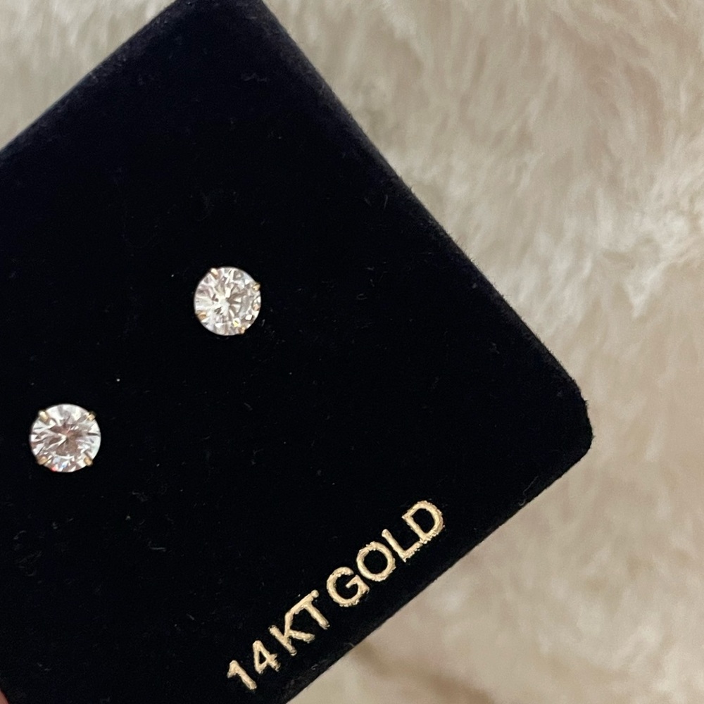 14KT Gold Stud Earrings - Picture 3 of 4